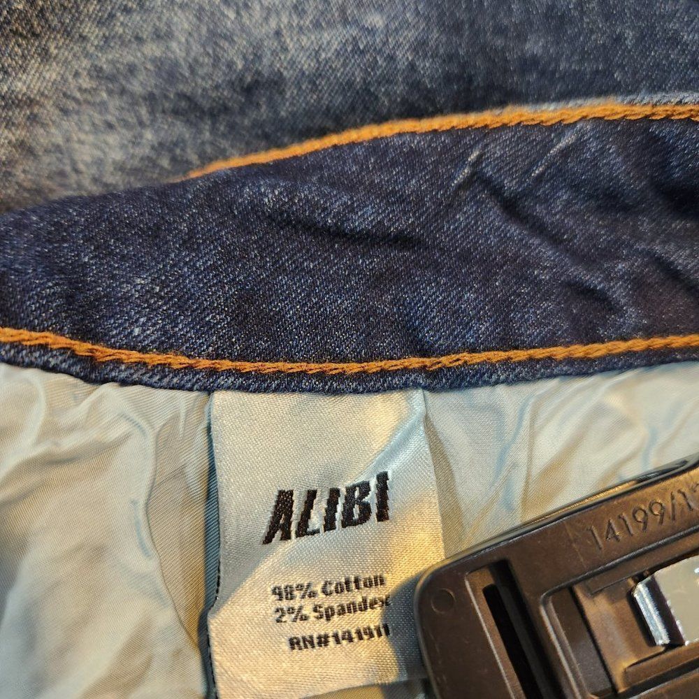 Alibi Womens Mid Rise Distressed Cut Off Shorts Plus Sz 22 NWT - Picture 7 of 9